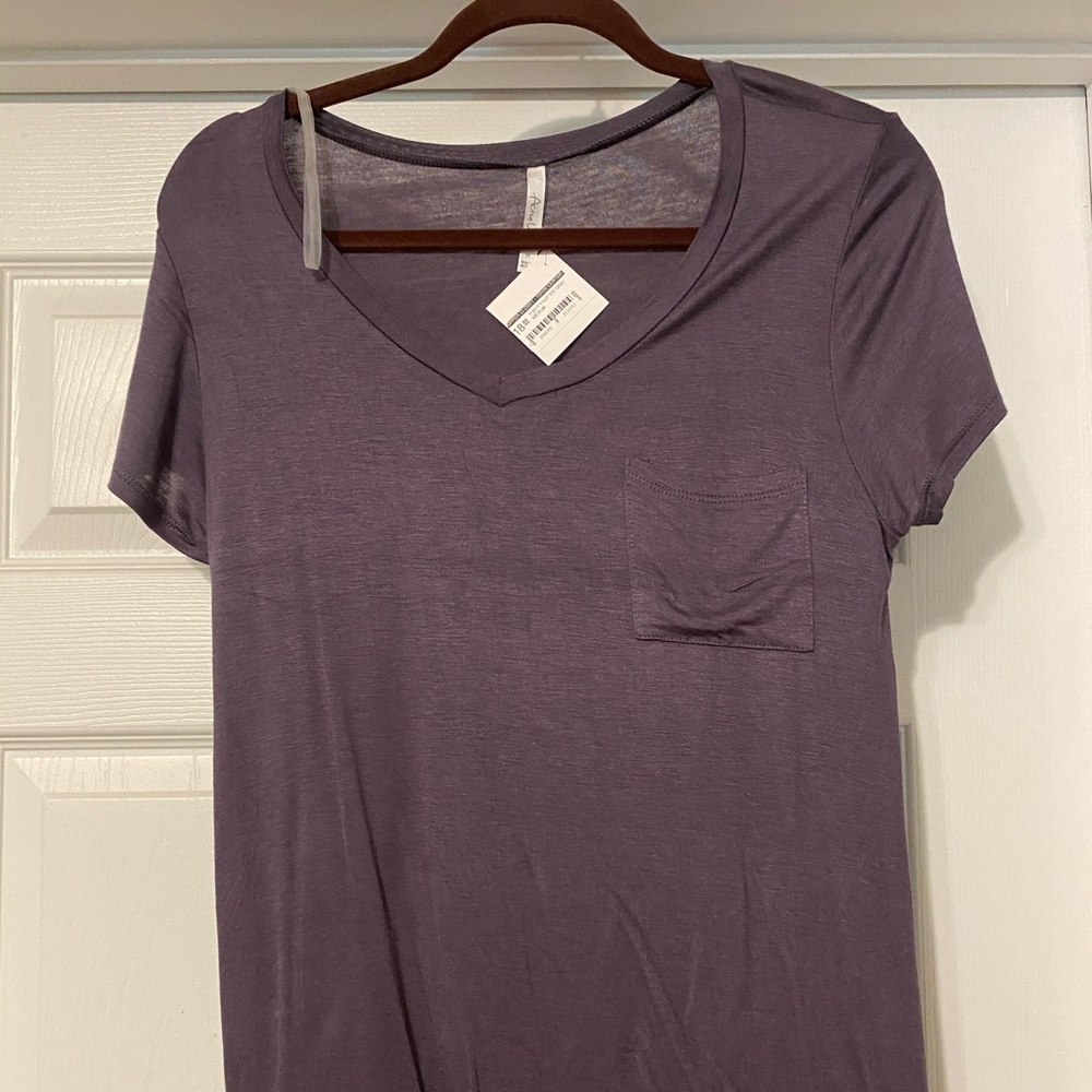 NWT - Burnt purple flowy plain tee shirt w/ pocket
